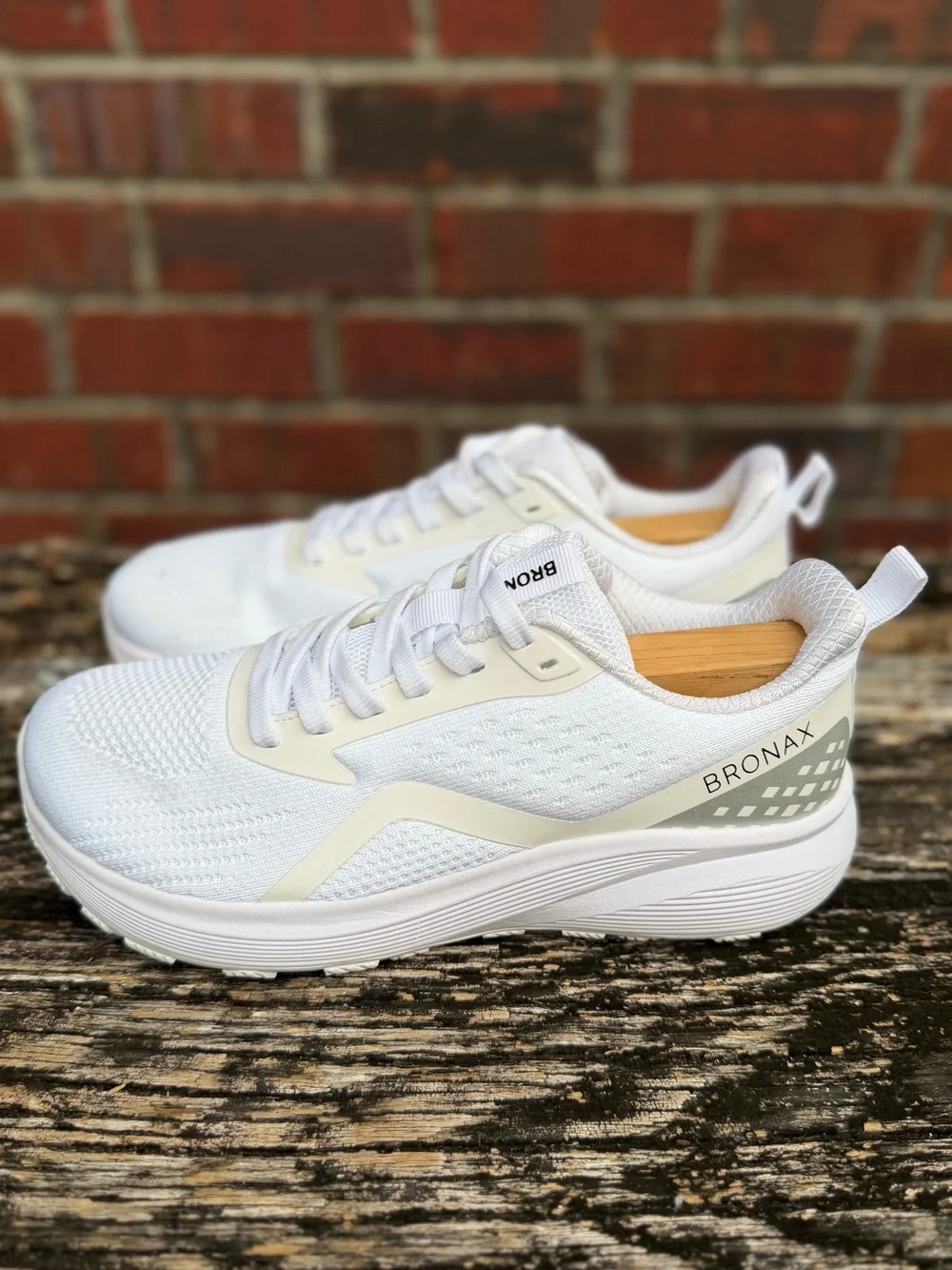NWOT Bronax Mens Sz 7 Wide Toe Box White Mesh Athletic Sneakers Running Shoes X5